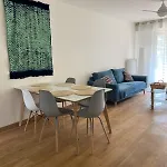 公寓 Bright With Garden And Swimming Pool