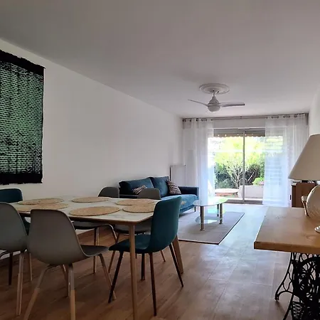 公寓 Bright With Garden And Swimming Pool